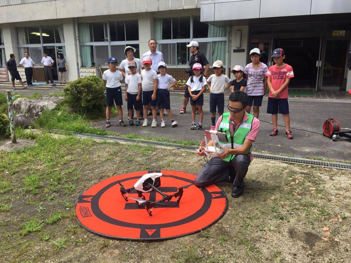 3・4年生向け「ドローンの先生」in串原小学校を実地しました。 サクラボテクノロジーズ合同会社